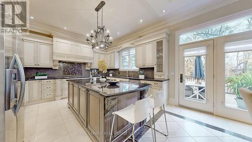 2B Carluke Crescent, Toronto, ON - Indoor Photo Showing Kitchen With Upgraded Kitchen