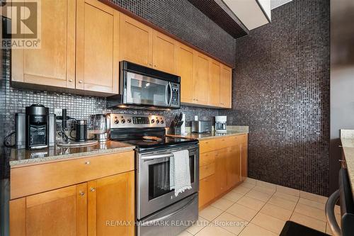 3803 - 81 Navy Wharf Court, Toronto, ON - Indoor Photo Showing Kitchen