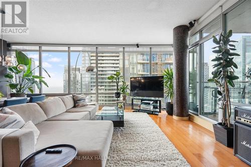 3803 - 81 Navy Wharf Court, Toronto, ON - Indoor Photo Showing Living Room