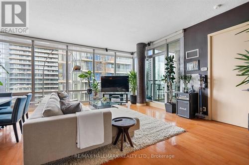 3803 - 81 Navy Wharf Court, Toronto, ON - Indoor Photo Showing Living Room