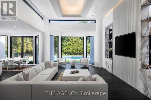 45 Park Lane Circle, Toronto, ON - Indoor Photo Showing Living Room