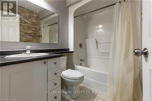 2 - 95 Capulet Lane, London, ON - Indoor Photo Showing Bathroom