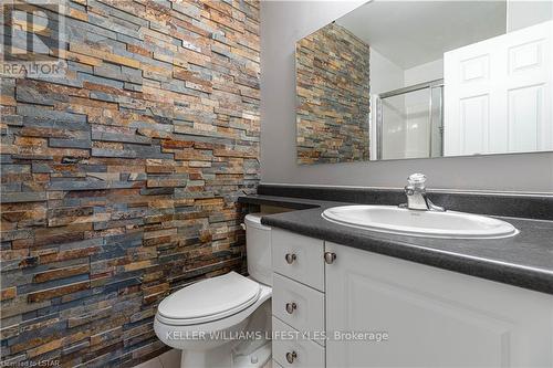 2 - 95 Capulet Lane, London, ON - Indoor Photo Showing Bathroom