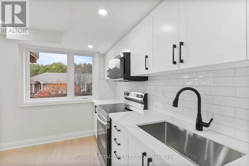 69 Pine Gate Place, Whitby, ON - Indoor Photo Showing Kitchen With Upgraded Kitchen