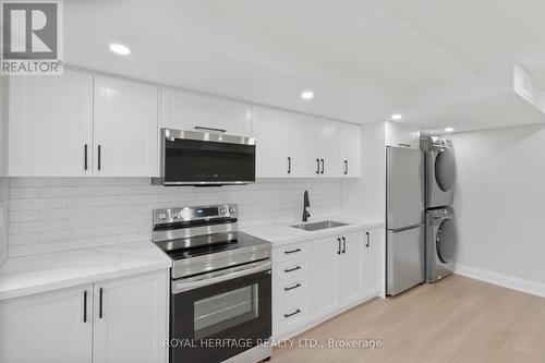 69 Pine Gate Place, Whitby, ON - Indoor Photo Showing Kitchen