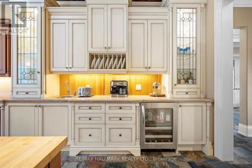 25 Riverstone Court, East Gwillimbury, ON - Indoor Photo Showing Kitchen