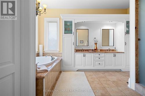 25 Riverstone Court, East Gwillimbury, ON - Indoor Photo Showing Bathroom