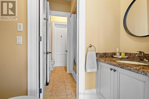 25 Riverstone Court, East Gwillimbury, ON - Indoor Photo Showing Bathroom