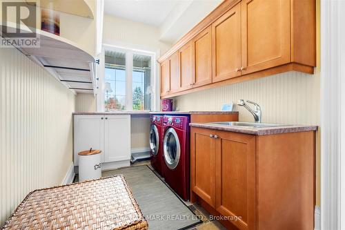 25 Riverstone Court, East Gwillimbury, ON - Indoor Photo Showing Laundry Room