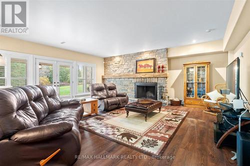 25 Riverstone Court, East Gwillimbury, ON - Indoor Photo Showing Living Room With Fireplace