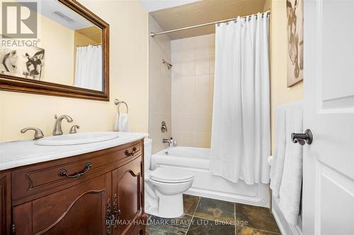 25 Riverstone Court, East Gwillimbury, ON - Indoor Photo Showing Bathroom