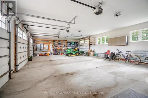 25 Riverstone Court, East Gwillimbury, ON - Indoor Photo Showing Garage