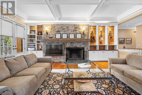 25 Riverstone Court, East Gwillimbury, ON - Indoor Photo Showing Living Room With Fireplace