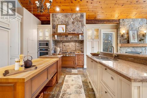 25 Riverstone Court, East Gwillimbury, ON - Indoor Photo Showing Kitchen With Double Sink