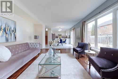 52 Steckley Street, Aurora, ON - Indoor Photo Showing Living Room