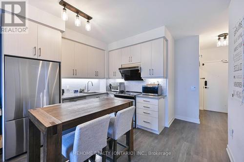 510 - 85 Oneida Crescent, Richmond Hill, ON - Indoor Photo Showing Kitchen