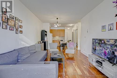 106 - 3880 Duke Of York Boulevard W, Mississauga, ON - Indoor Photo Showing Living Room