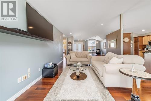 1346 Matthew Crescent, Lakeshore, ON - Indoor Photo Showing Living Room