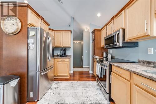 1346 Matthew Crescent, Lakeshore, ON - Indoor Photo Showing Kitchen