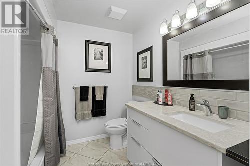 325 Village Grove Unit# 403, St. Clair Beach, ON - Indoor Photo Showing Bathroom