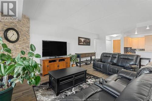 325 Village Grove Unit# 403, St. Clair Beach, ON - Indoor Photo Showing Living Room