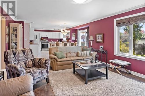 541 Breezewood, Windsor, ON - Indoor Photo Showing Living Room