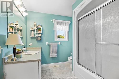 541 Breezewood, Windsor, ON - Indoor Photo Showing Bathroom