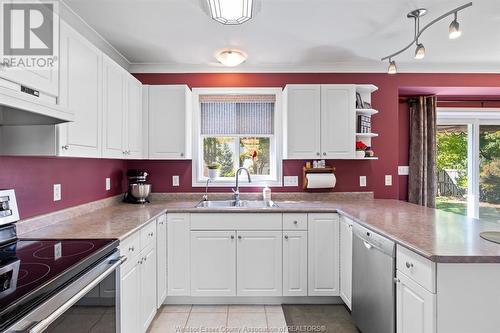 541 Breezewood, Windsor, ON - Indoor Photo Showing Kitchen With Double Sink