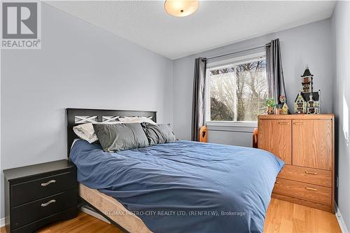 327 Airth Boulevard, Renfrew, ON - Indoor Photo Showing Bedroom