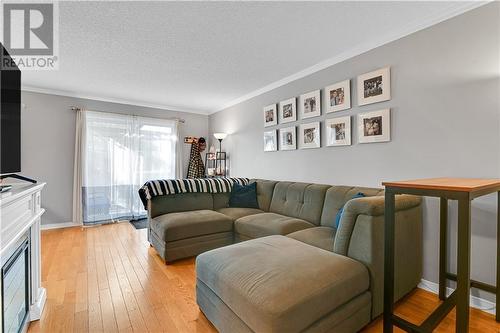 327 Airth Boulevard, Renfrew, ON - Indoor Photo Showing Living Room