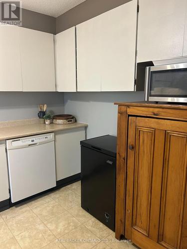 704 - 65 Westmount Road N, Waterloo, ON - Indoor Photo Showing Kitchen