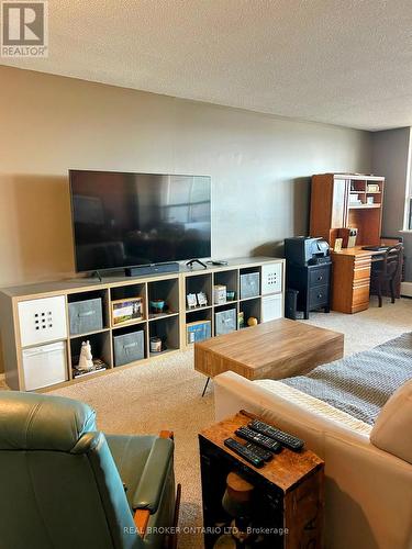 704 - 65 Westmount Road N, Waterloo, ON - Indoor Photo Showing Living Room