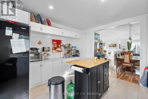 283 Oakcrest Avenue, Welland (770 - West Welland), ON - Indoor Photo Showing Kitchen