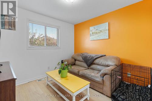 283 Oakcrest Avenue, Welland (770 - West Welland), ON - Indoor Photo Showing Living Room