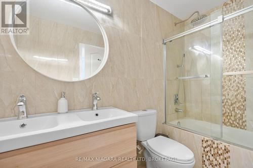 283 Oakcrest Avenue, Welland (770 - West Welland), ON - Indoor Photo Showing Bathroom