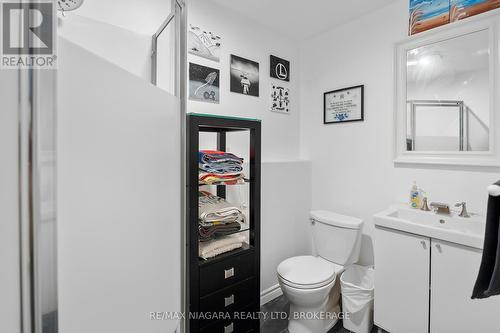 283 Oakcrest Avenue, Welland (770 - West Welland), ON - Indoor Photo Showing Bathroom