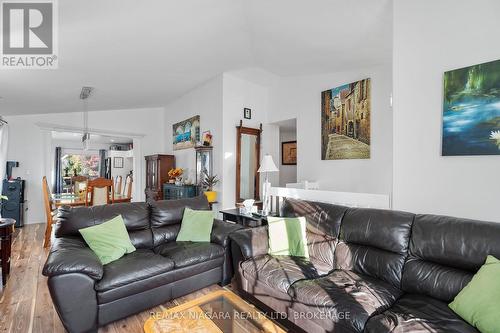 283 Oakcrest Avenue, Welland (770 - West Welland), ON - Indoor Photo Showing Living Room