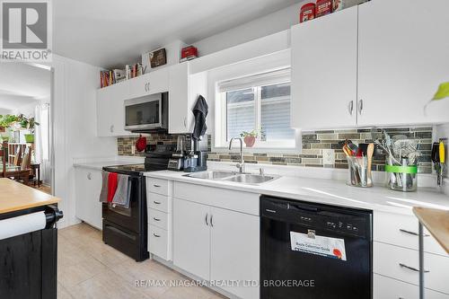 283 Oakcrest Avenue, Welland (770 - West Welland), ON - Indoor Photo Showing Kitchen With Double Sink