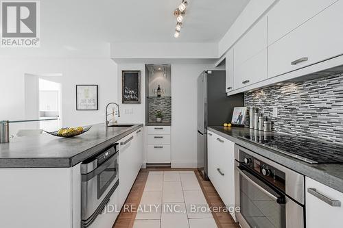 1802 - 397 Front Street W, Toronto, ON - Indoor Photo Showing Kitchen With Upgraded Kitchen