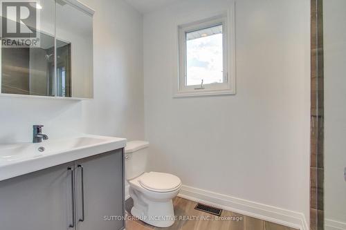 Upper - 32 Toronto Street, Bradford West Gwillimbury, ON - Indoor Photo Showing Bathroom