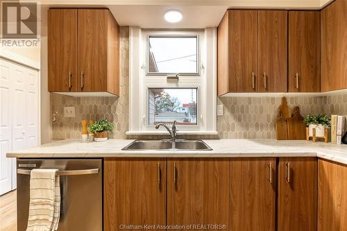 623 Elgin Street, Wallaceburg, ON - Indoor Photo Showing Kitchen With Double Sink