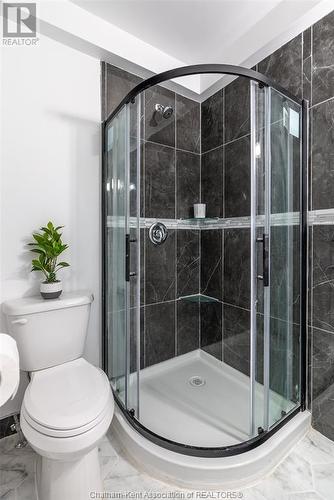 623 Elgin Street, Wallaceburg, ON - Indoor Photo Showing Bathroom