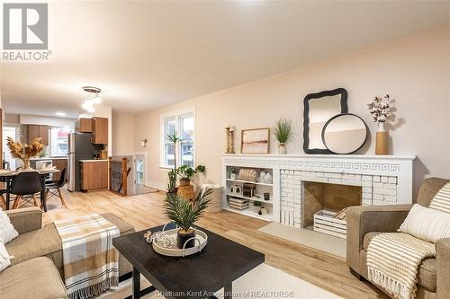 623 Elgin Street, Wallaceburg, ON - Indoor Photo Showing Living Room With Fireplace