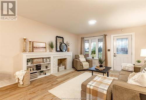 623 Elgin Street, Wallaceburg, ON - Indoor Photo Showing Living Room With Fireplace