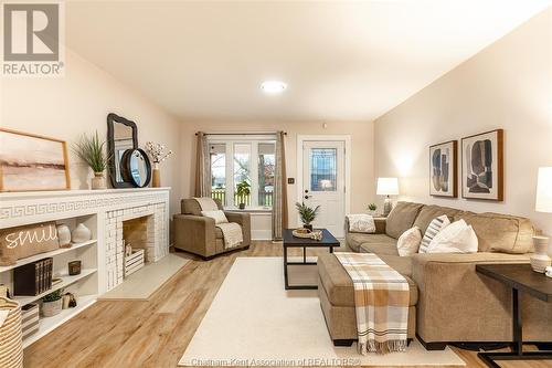 623 Elgin Street, Wallaceburg, ON - Indoor Photo Showing Living Room With Fireplace