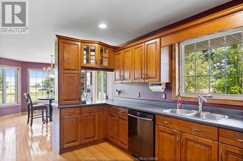 2889 Lakeshore Rd 225, Lakeshore, ON - Indoor Photo Showing Kitchen With Double Sink