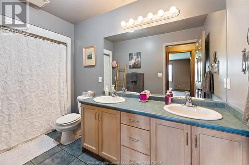 2889 Lakeshore Rd 225, Lakeshore, ON - Indoor Photo Showing Bathroom