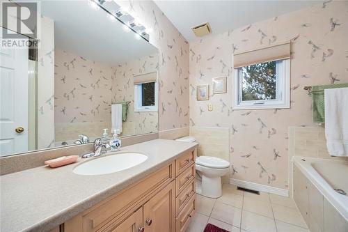 1596 Holden Drive, Sarnia, ON - Indoor Photo Showing Bathroom