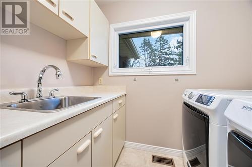 1596 Holden Drive, Sarnia, ON - Indoor Photo Showing Laundry Room