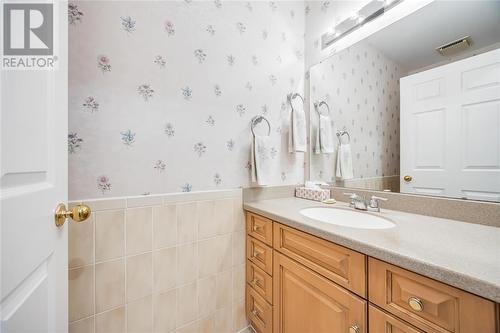 1596 Holden Drive, Sarnia, ON - Indoor Photo Showing Bathroom